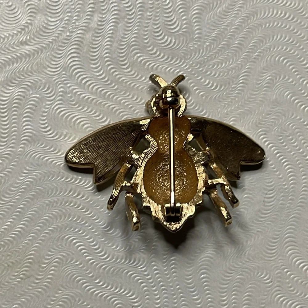 Vintage white bee brooch pin - Picture 2 of 2